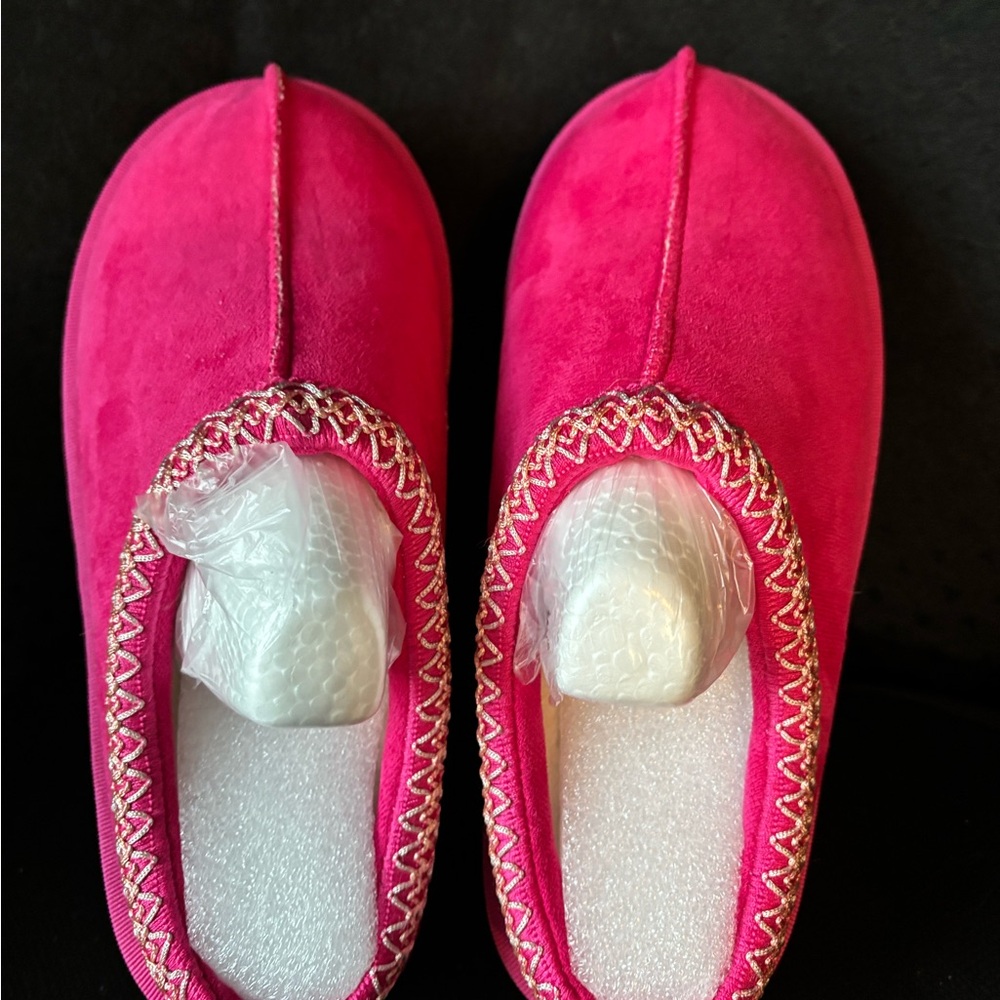 Corky’s Pillow Top Booties-Fuscia - Picture 2 of 3